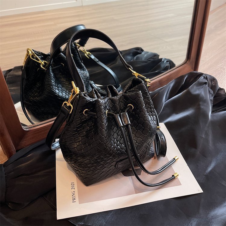 Women's Versatile Chain Cross Body Bucket Bag
