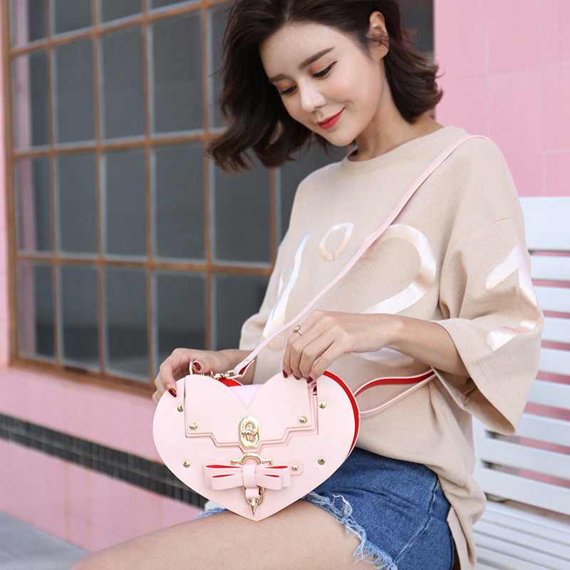 Bow Wing Lock Buckle Love Hand - Carried Cross-Body Bag